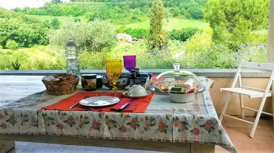 Agriturismo La Barca Nel Bosco Rosciano (Marche) Exterior foto